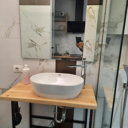 Central Apt Apartmán *