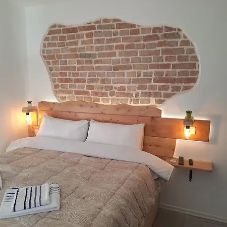 Central Apt Apartmán *