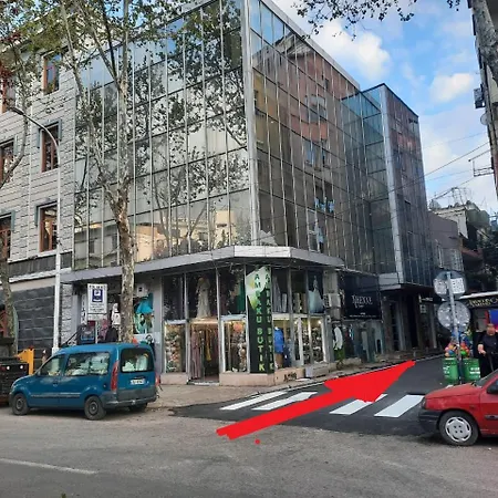 Central Apt טיראנה